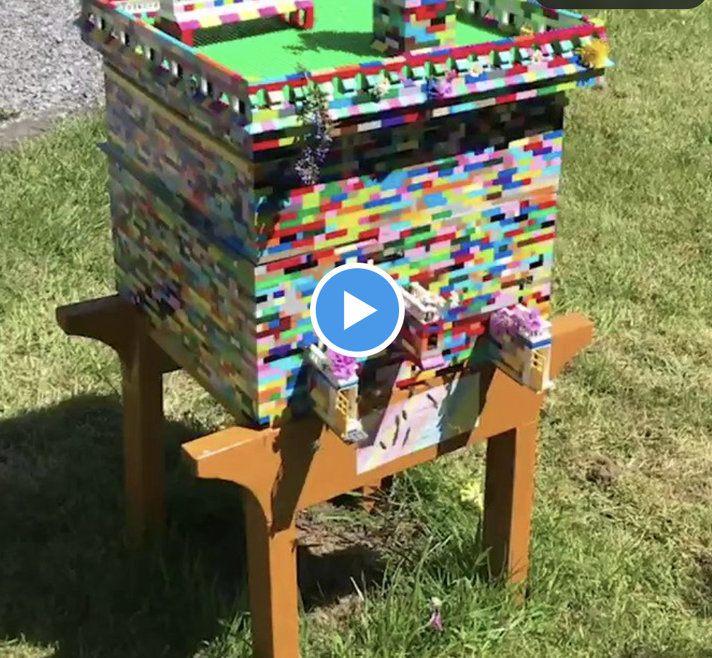 養蜂家がレゴで巣箱を作りました