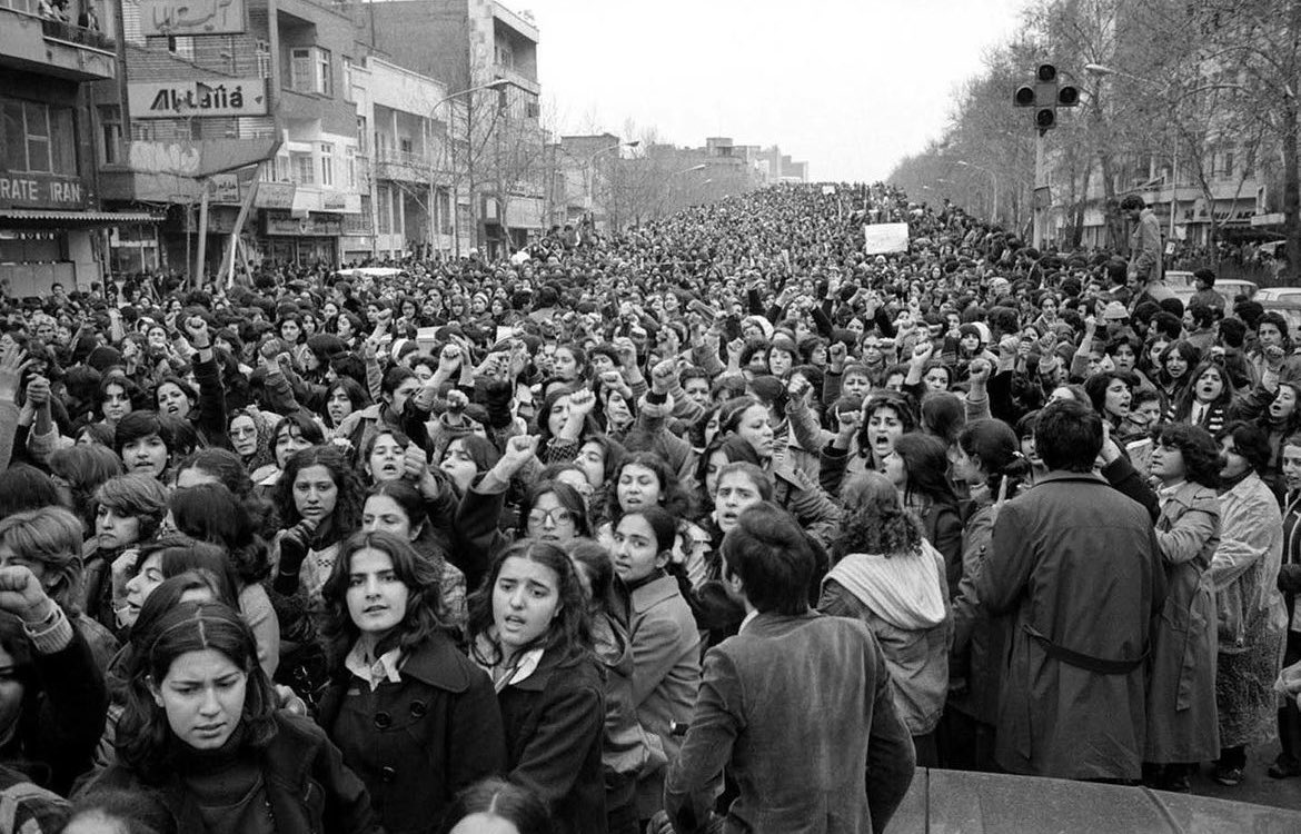 1979 年にイランのテヘランで、この国の女性の権利を求める闘争の決定的な瞬間