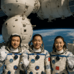 中国、神舟21号の宇宙飛行士3人を天宮宇宙ステーションへ ― 半年間の滞在開始